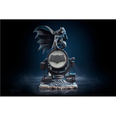 Zack Snyder's Justice League - Batman on Batsignal Deluxe - Iron Studios Figura Escala 1/10